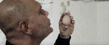 Nacho Vidal le echa un par de huevos en esta campaña a favor de los menores transexuales