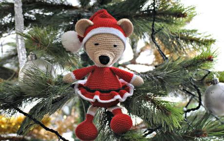 OSA DE GANCHILLO VESTIDA PARA NAVIDAD