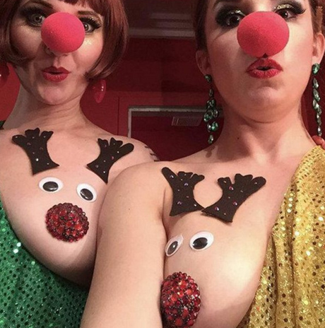 Pechos disfrazados de Rodolfo el Reno, nueva tendencia en Internet