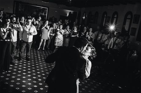 beso-primer-baile-fotografo-diferente-zaragoza