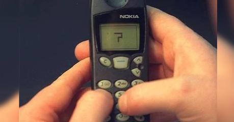 Nokia vuelve a fabricar “teléfonos indestructibles” y vendrán con el juego de la “víbora”