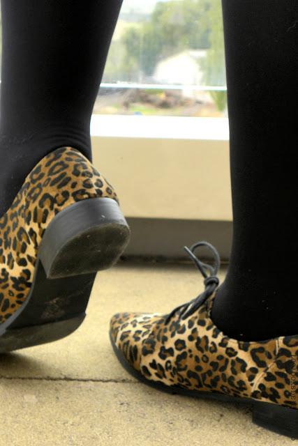 http://www.loslooksdemiarmario.com/2016/12/estrenando-blucher-animal-print-look.html