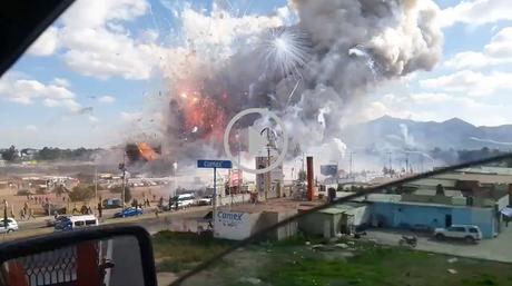 Decenas de muertos en la extraña explosión de un mercado de pirotecnia en México