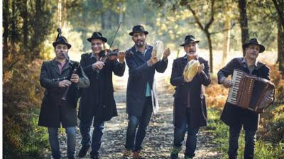 Radio Cos ofrecen 'Pasatempo',  música de raíz gallega.