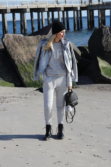 TRACKSUIT IN CONEY ISLAND