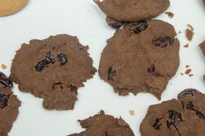 Galletas de algarroba y arándanos sin gluten, lactosa ni huevo