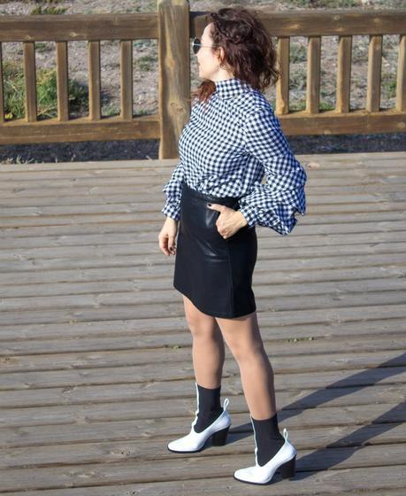 melage_boutique_fashion_blog_de_moda_blusa_cuadros_vichy_mangas_volante_cuello_perkins_shein_falda_cuero_negra_asos_como_combinar_botas_blancas_mango_bolso_chloe