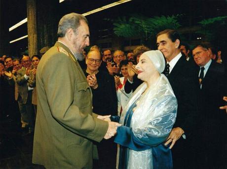 Alicia recibió de manos del Comandante en Jefe Fidel Castro la orden José Martí.