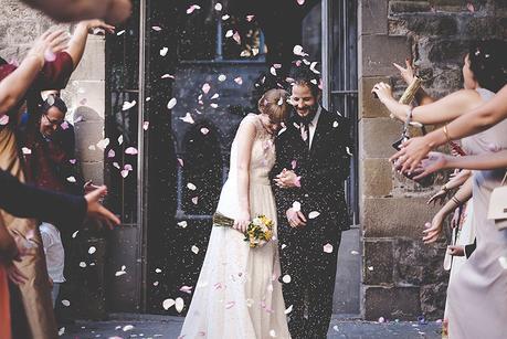 pétalos ceremonia boda www.bodasdedcuento.com