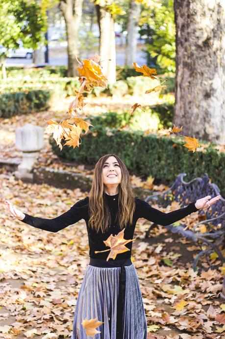 SILVER PLEATED SKIRT