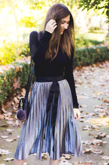 SILVER PLEATED SKIRT