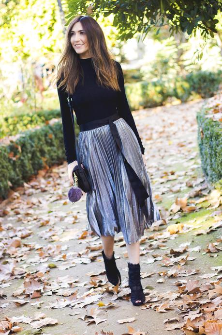SILVER PLEATED SKIRT