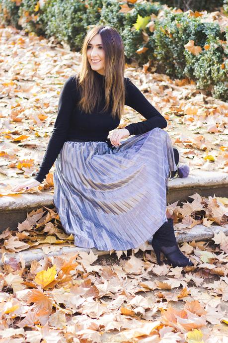 SILVER PLEATED SKIRT