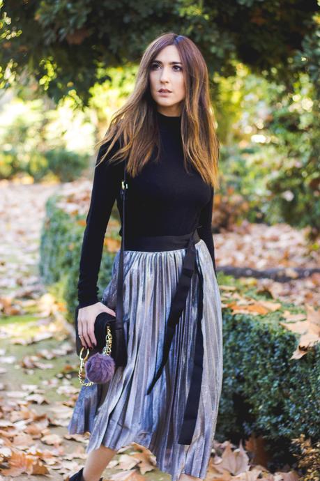 SILVER PLEATED SKIRT