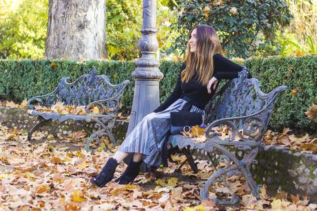 SILVER PLEATED SKIRT