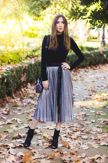 SILVER PLEATED SKIRT