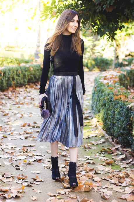 SILVER PLEATED SKIRT