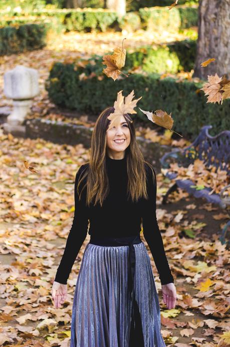 SILVER PLEATED SKIRT