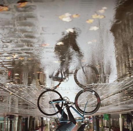 Consejos para montar en  bicicleta lloviendo de forma segura