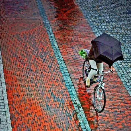 Consejos para montar en  bicicleta lloviendo de forma segura