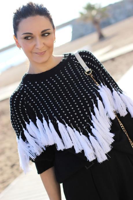 Jersey negro de pompones