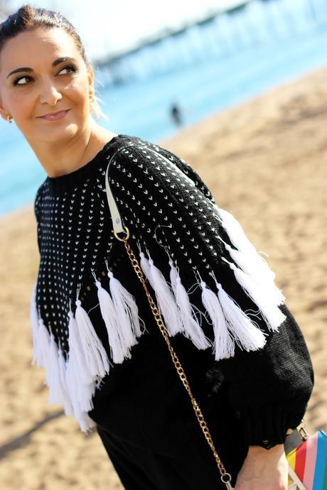 Jersey negro de pompones