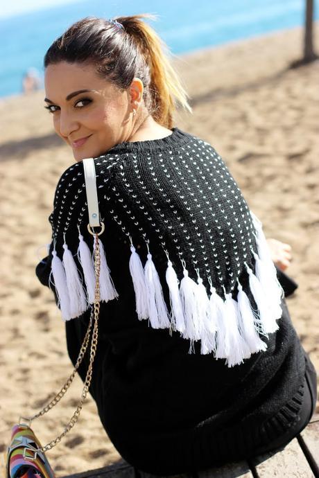 Jersey negro de pompones