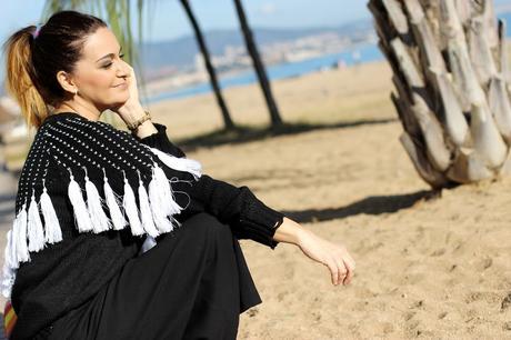 Jersey negro de pompones