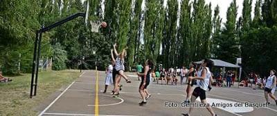 Amigos del Basquet de Piedra del Aguila en Vista Alegre (Audio)