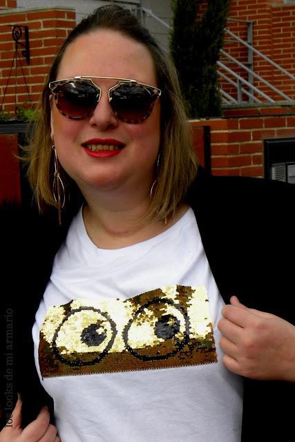 paillette-lentejuelas-look-navidad-falda-lentejuelas-negra-primark-sneakers-camiseta-blanca-lentejuelas-blazzer-negra-cluth-bolso-bag-lentejuelas-gafas-so-real-dior-los-looks-de-mi-armario-blogger-madrid06 http://www.loslooksdemiarmario.com/2016/12/paillettes-curvy-look.html