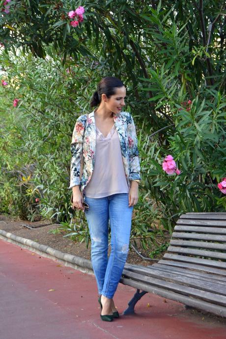 Dos looks con blazer estampada