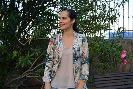 Dos looks con blazer estampada