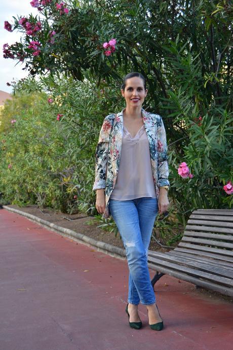 Dos looks con blazer estampada