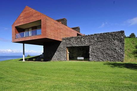 Casa Minimalista en Chile con Vistas al Lago