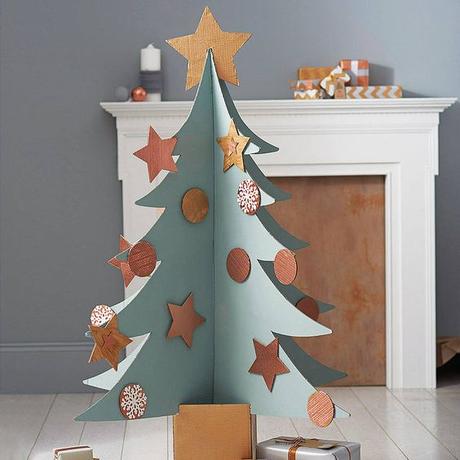 Un árbol de navidad de cartón