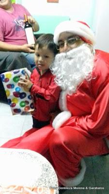 Papá Noel y su largo recorrido en Piedra del Aguila (Fotos)