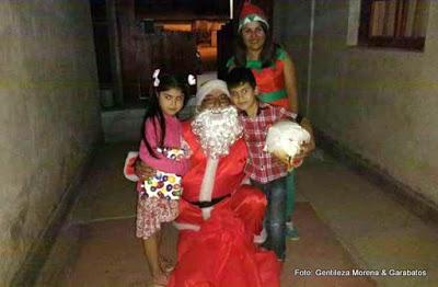 Papá Noel y su largo recorrido en Piedra del Aguila (Fotos)
