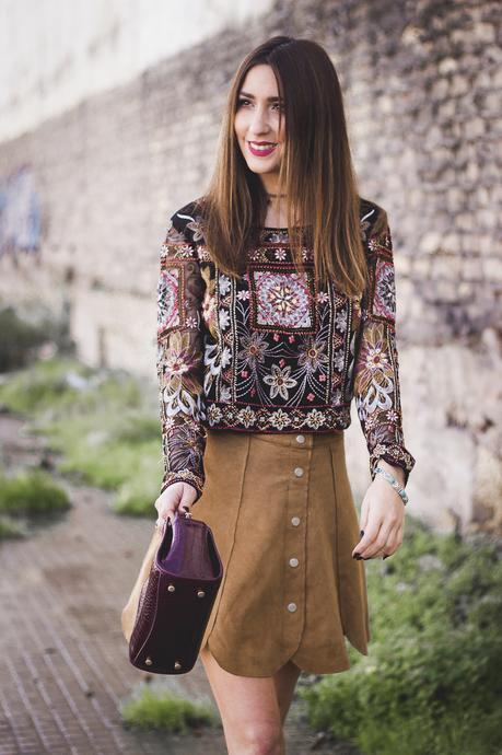 EMBROIDERY CROP TOP