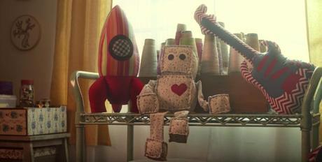 Esta marca transformó ropa usada en juguetes para los niños por Navidad