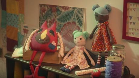 Esta marca transformó ropa usada en juguetes para los niños por Navidad