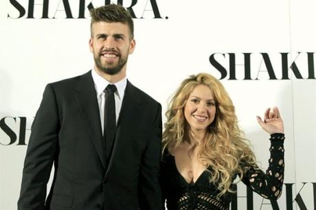 Shakira y Piqué llegan a #Colombia con sus hijos para pasar el fin de año