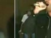 Quédate alguien mire como Bowie mira George Michael [Video]