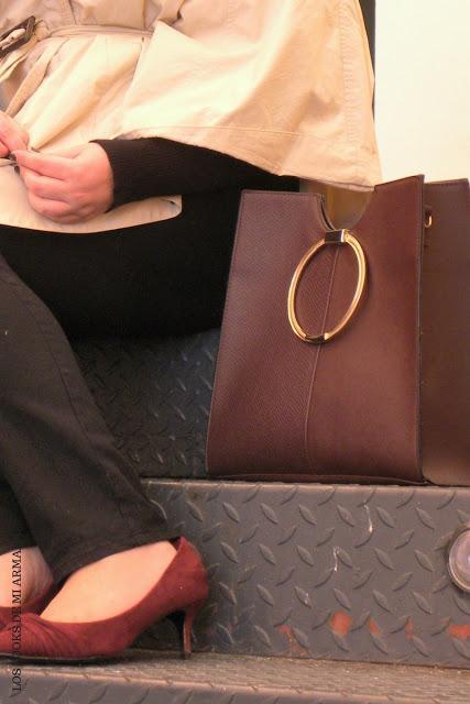 look-black-burgundy-jeans-negro-violeta-by-mango-capa-camel-zapatos-bolso-primark-los-looks-de-mi-armario-blogger-madrid-curvy-girl-outfit-invierno02 http://www.loslooksdemiarmario.com/2017/01/capa-camel-y-zapatos-burgundy-curvy-look.html