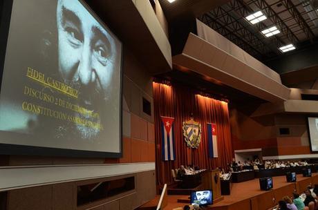 Cuba: Parlamento sin Fidel. Evocan al dictador en Asamblea nacional del Poder Popular