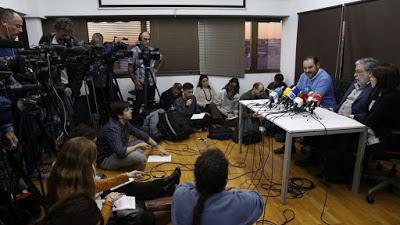 Los socialistas críticos resucitan a Pedro Sánchez.