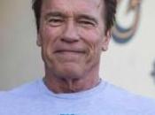 Arnold Schwarzenegger reconoce mirarse espejo “siente ganas vomitar”