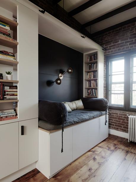 estilo nordico en usa estilo nórdico en brooklyn estilo escandinavo diseño nórdico Copenhague en Brooklyn cocina dos colores blog decoración nórdica baldas con porcelana altos techos 