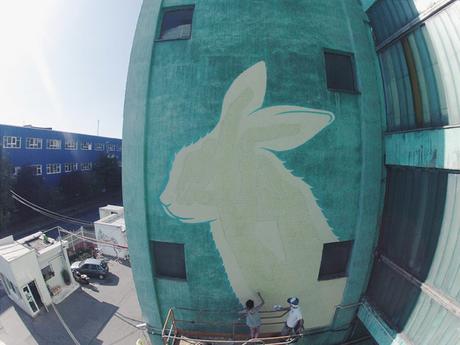 Artistas llevaron los murales a otro nivel: ¡brillan durante la noche!