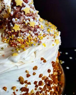 Roscón con nata y chocolate