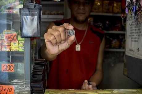 Nuevas monedas de Bs. 50 ya están en las calles de #Caracas (FOTOS)